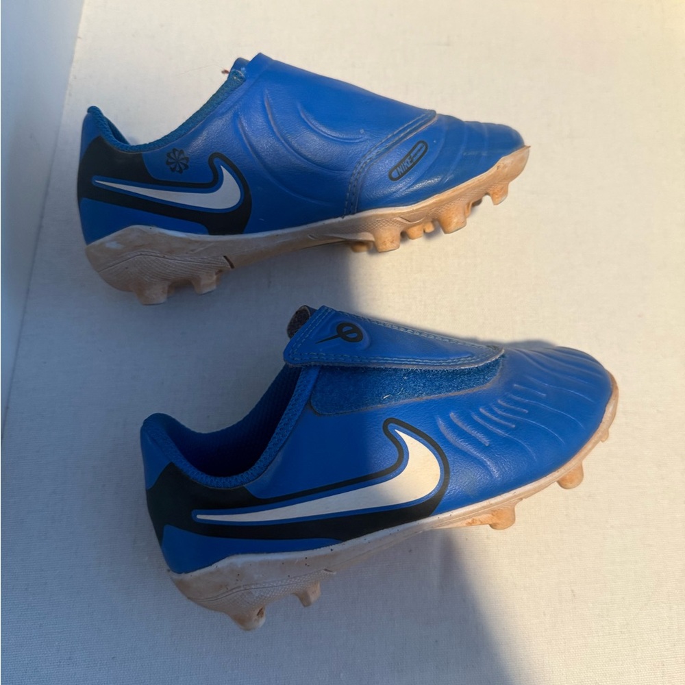 Nike Jr Tiempo Legend 10 Club Blue and White Low Top Soccer Cleats